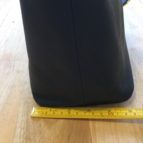 MICHAEL KORS TOTE 🎁🎁🎁 - Picture 8 of 8